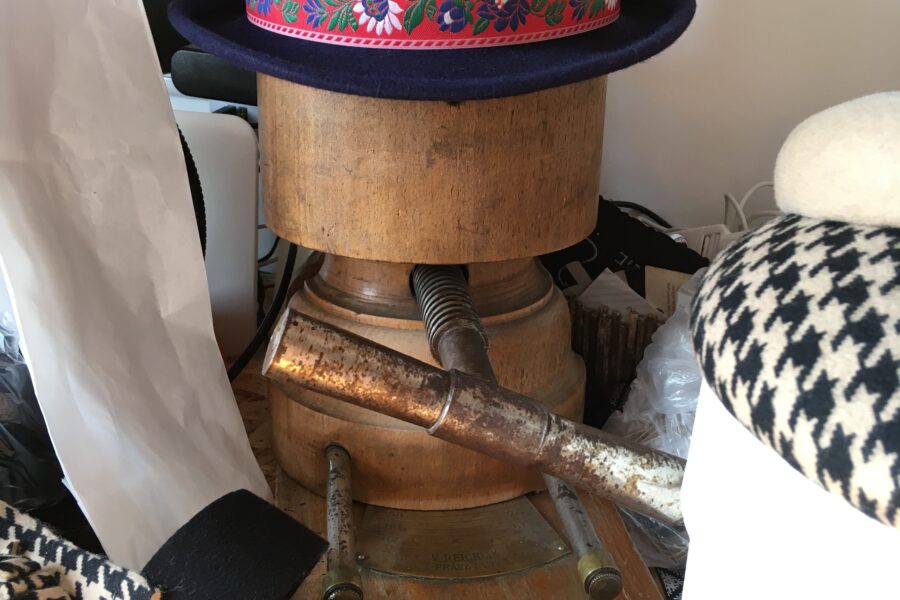 JRK tím Luckyn vyrobeny klobuk
